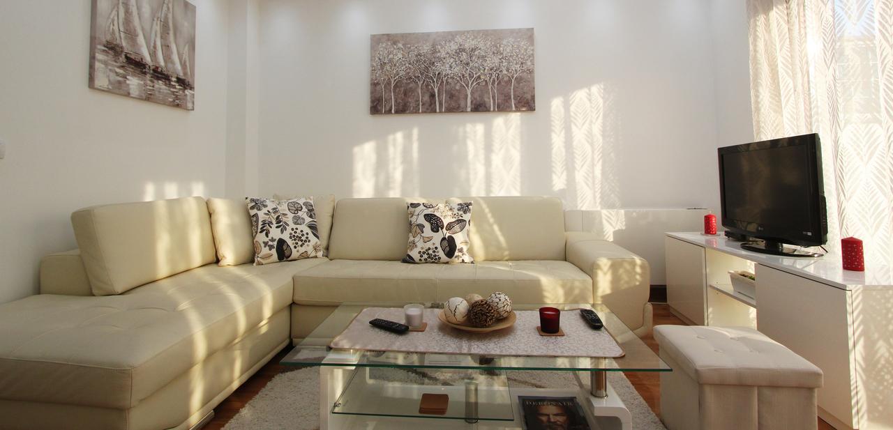 Apartment Joy Belgrado Exterior foto