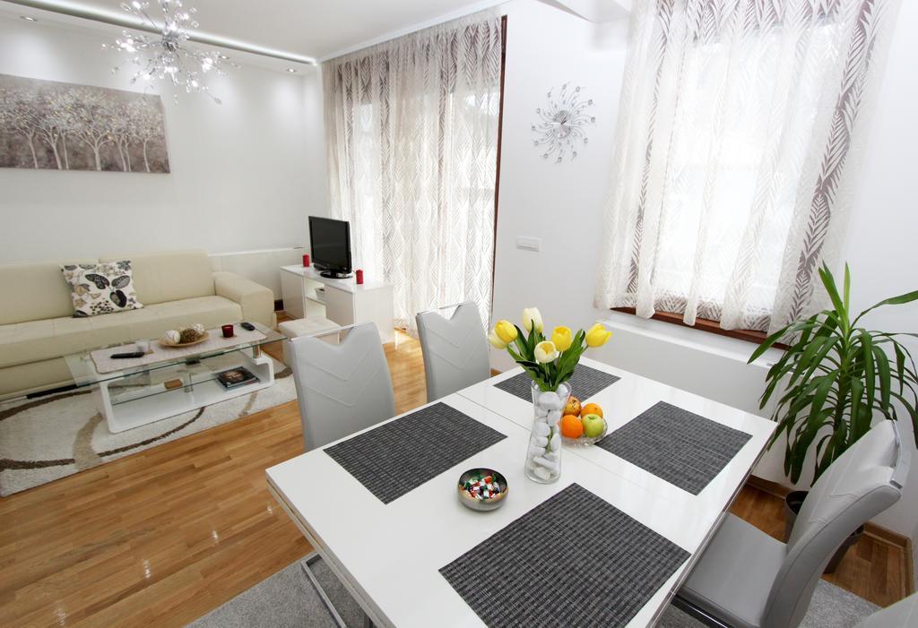 Apartment Joy Belgrado Exterior foto